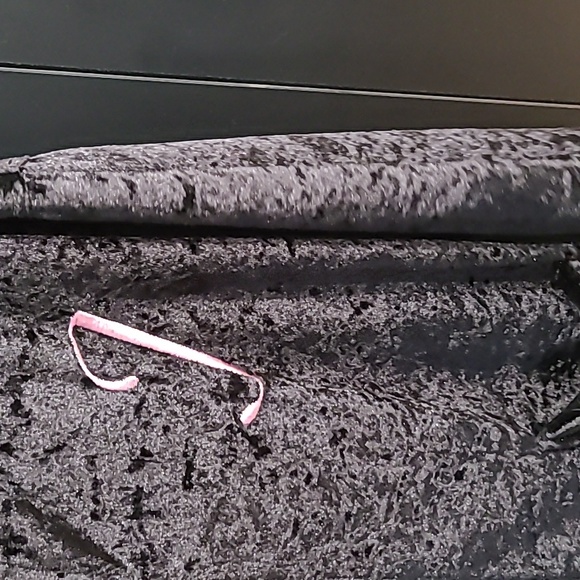 A black robe with the initial "J" - Picture 2 of 6